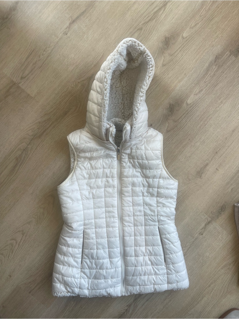 Reversible Giacca White Quilted Hooded Puffer Vest with Sherpa Lining
